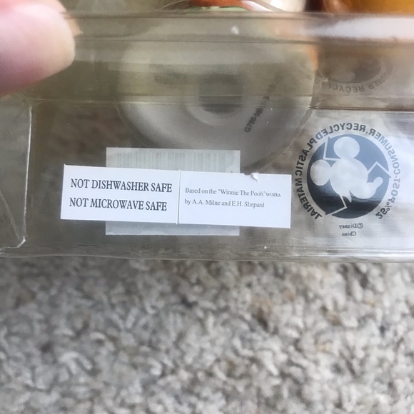 Brand New Rare Disney Best Friends Tigger and Pooh Salt Pepper Shakers - Picture 5 of 5